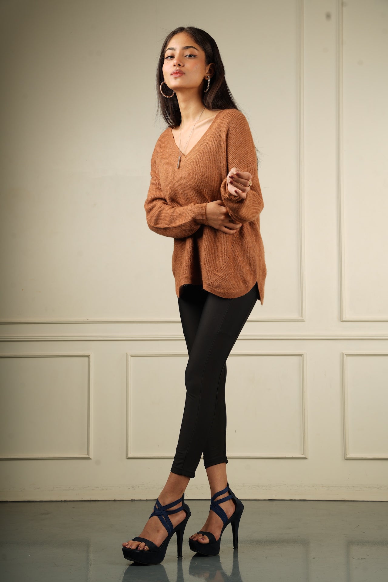 Cinnamon Oversized V-Neck Sweater - Bosphorus Fashion Ltd.